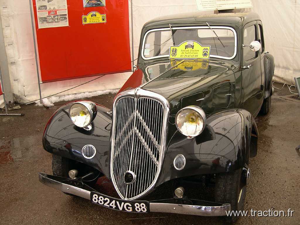 2008_03_23 Vagney 18.jpg - 22/03/2008 - 88120 VAGNEY 22 ème Bourse d'échanges Voitures et Motos anciennes, Citroën Traction Avant, cette 11 légère (type 11 AL de 1934) est la plus ancienne connue. Elle sort des chaines du Quai de Javel le 13 Novembre 1934.